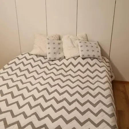 Freshly Renovated Detached House With Free Parking *