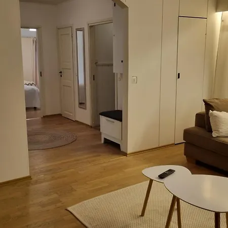 Freshly Renovated Detached House With Free Parking *