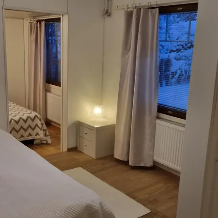 Freshly Renovated Detached House With Free Parking