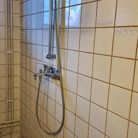 Freshly Renovated Detached House With Free Parking *